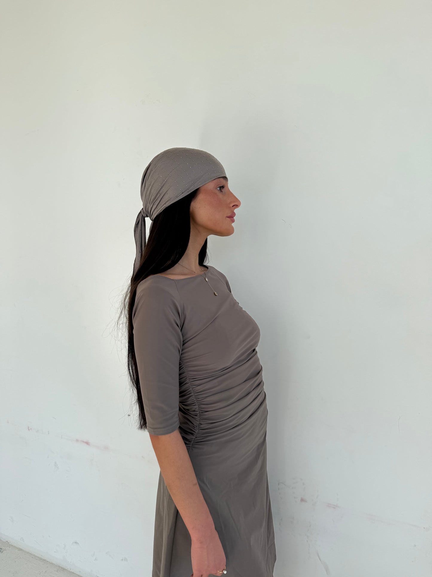 Robe plissée taupe