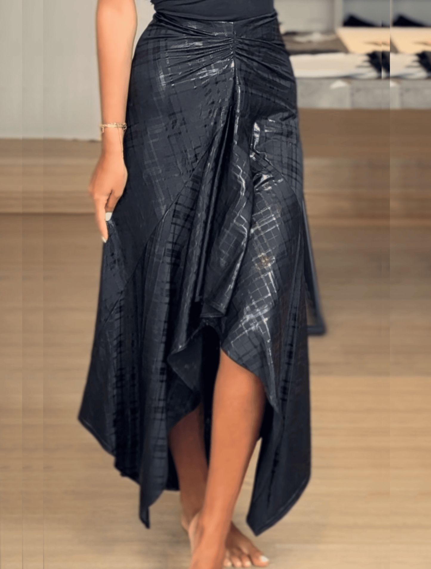 Jupe longue à motifs carreaux noirs