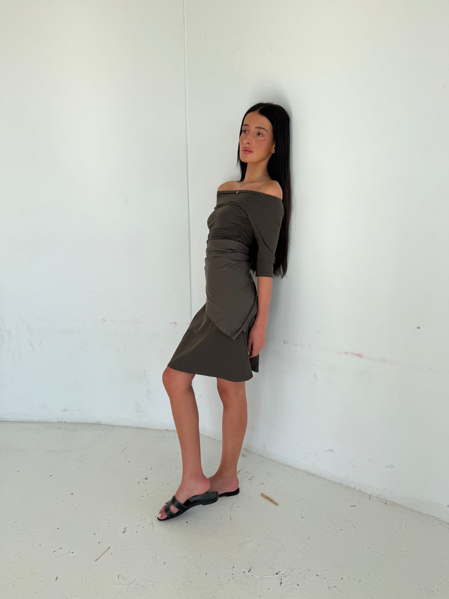 Robe plissée marron