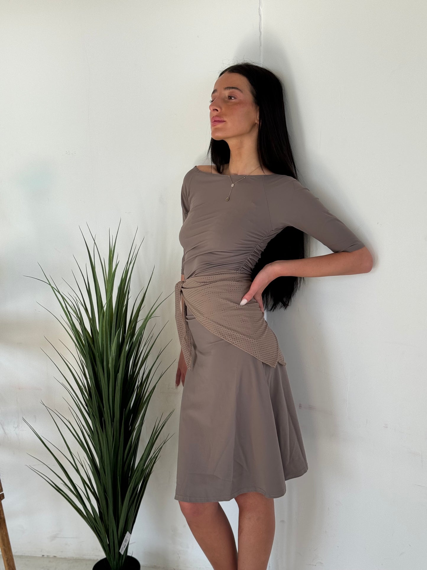 Foulard taupe mille trous