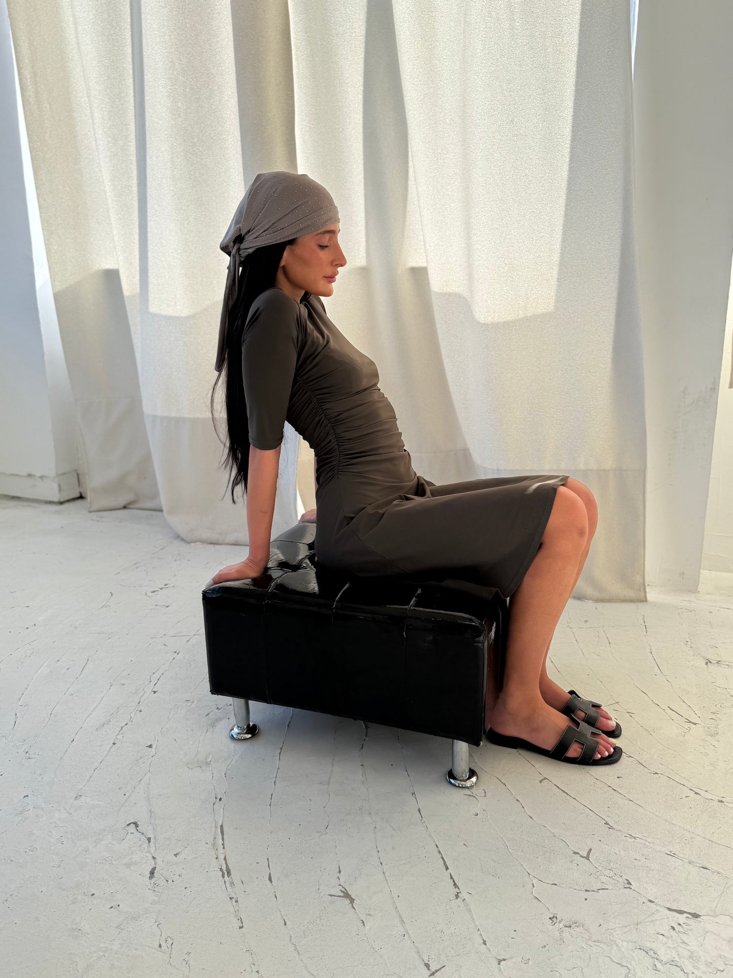 Robe plissée marron